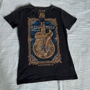 Hard Rock Cafe v neck shirt